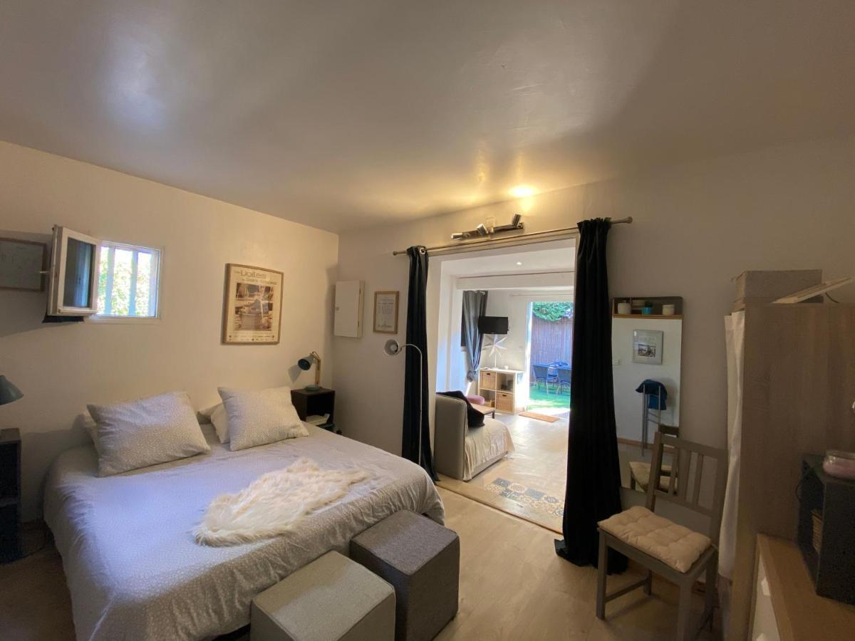 Agreable Studio Proche Sttropez Piscine Et Tennis Gassin Eksteriør bilde