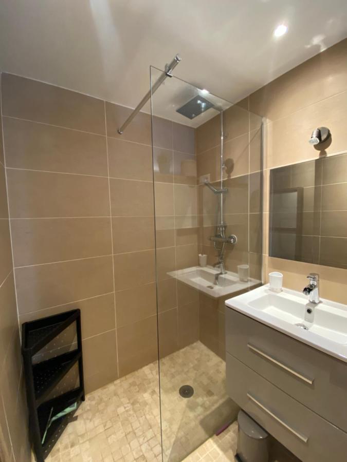 Agreable Studio Proche Sttropez Piscine Et Tennis Gassin Eksteriør bilde