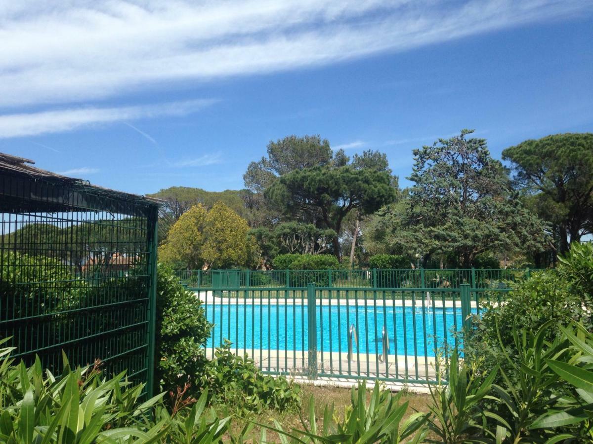 Agreable Studio Proche Sttropez Piscine Et Tennis Gassin Eksteriør bilde