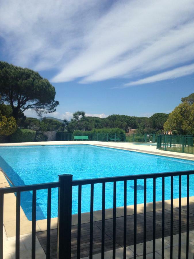 Agreable Studio Proche Sttropez Piscine Et Tennis Gassin Eksteriør bilde